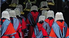 9951026贵宾会下载:香港退休法官：改革司法 先弃假发