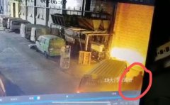 188博金宝亚洲体育:深圳女子上班时被男同事打伤，指其曾拿菜刀