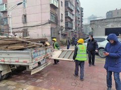 57365.com:舜华路街道专项整治“三小一堆”